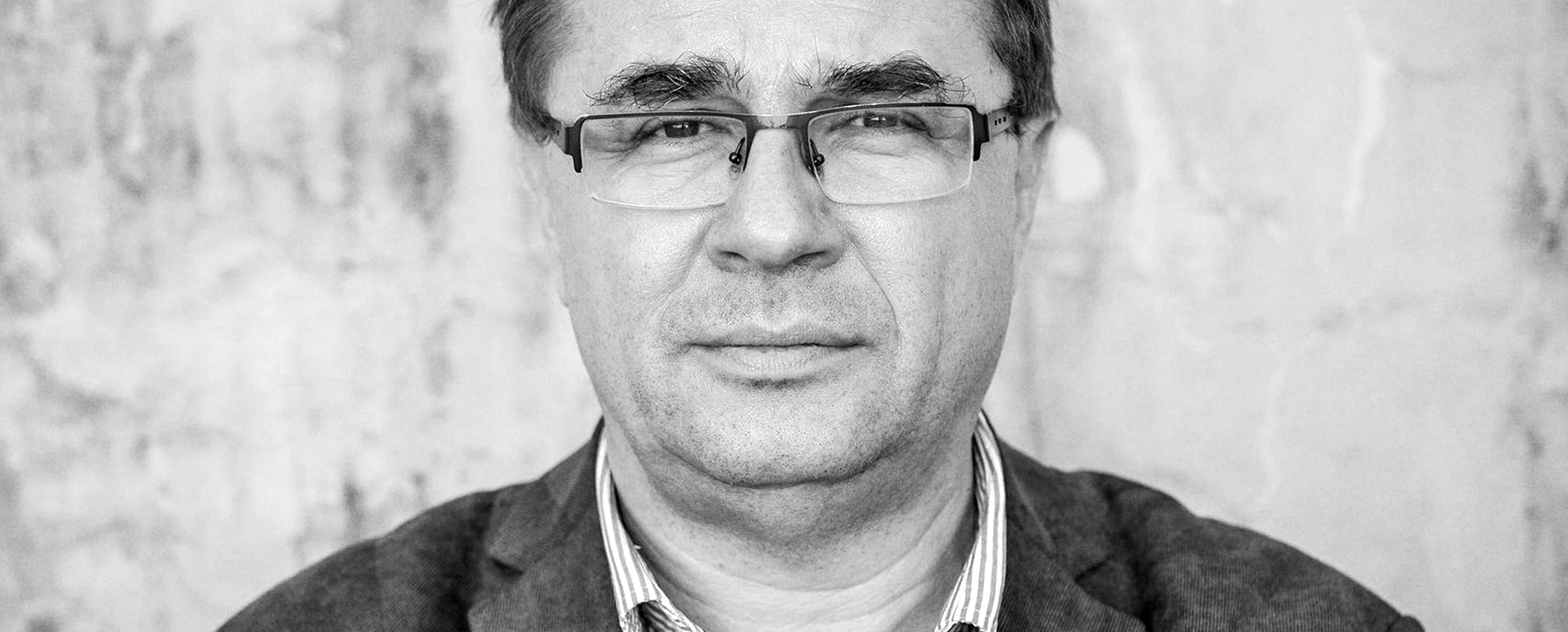 Zdjęcie portretowe dr Rafała Matyi (twarz mężczyzny w okularach).
