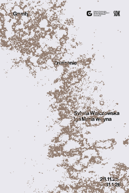jasnobrązowe plamy na szarym tle, przykrywają napisy informujące o wystawie