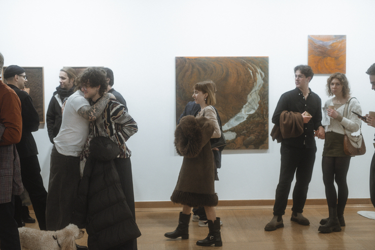 1 obraz w galerii artykułu Artystyczno-kuratorskie oprowadzanie po wystawie grunty / zruszenie