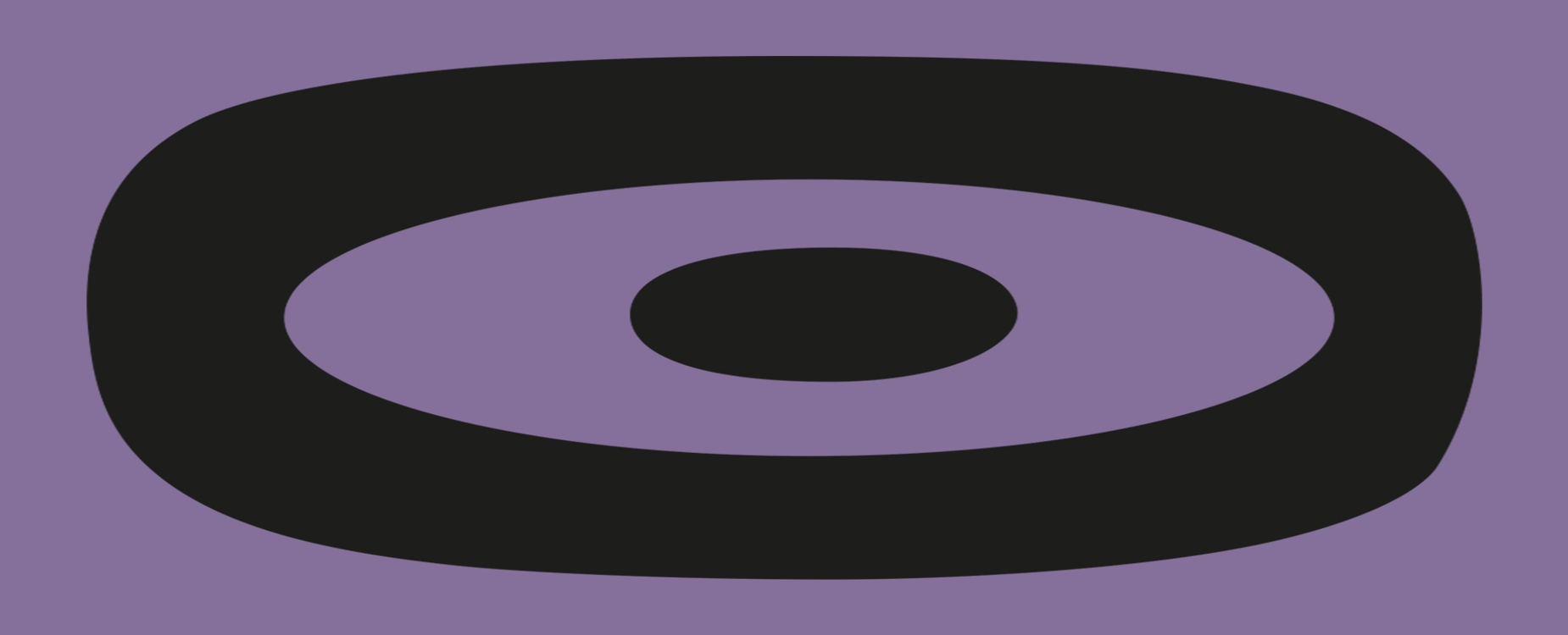 Centralnym elementem grafiki jest czarny, zaokrąglony kształt przypominający oko z mniejszym, czarnym okręgiem w środku, tło fioletowe